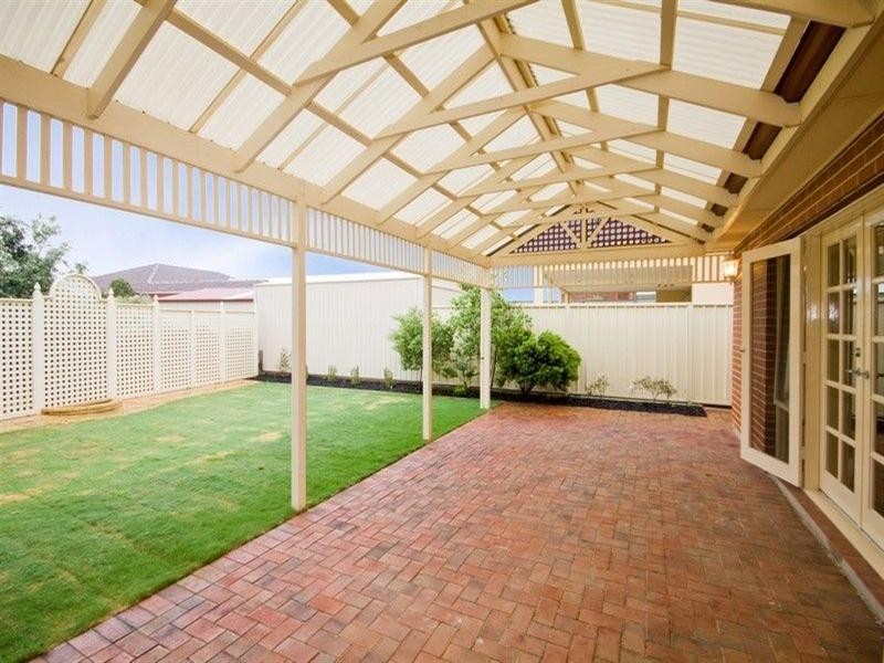 37 St Andrews Way, West Lakes SA 5021