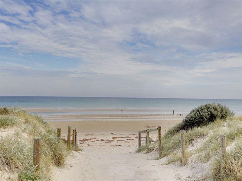 2 Estcourt Road, Tennyson SA 5022