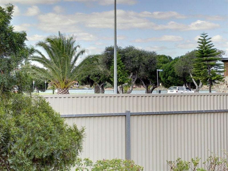 2 Estcourt Road, Tennyson SA 5022