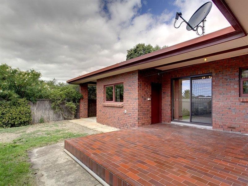 2 Estcourt Road, Tennyson SA 5022