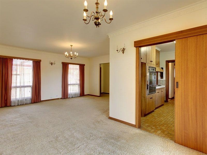 2 Estcourt Road, Tennyson SA 5022