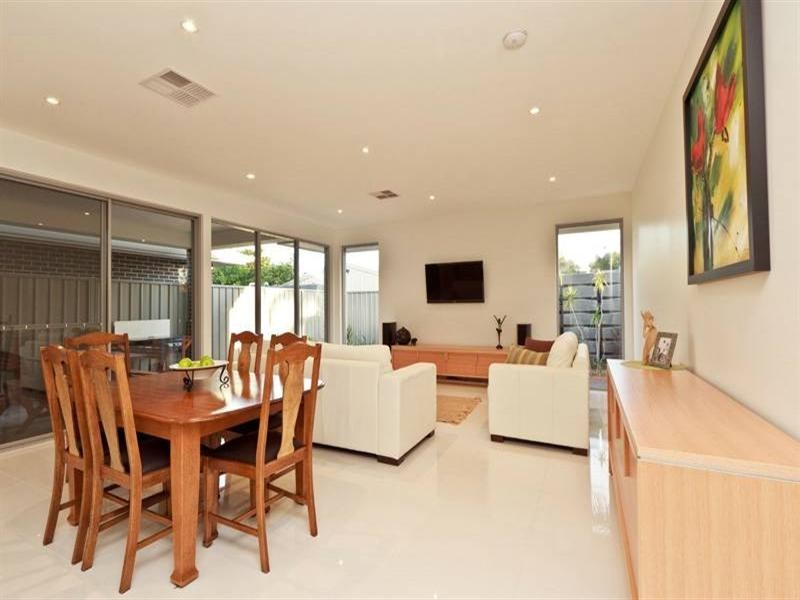 8 Paruna Road, Fulham Gardens SA 5024