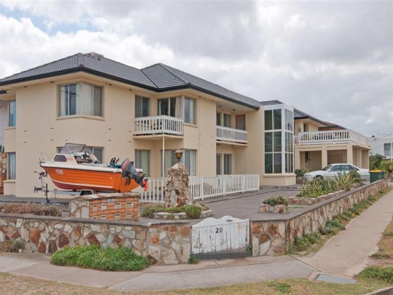 2/20 Seaview Road, West Beach SA 5024