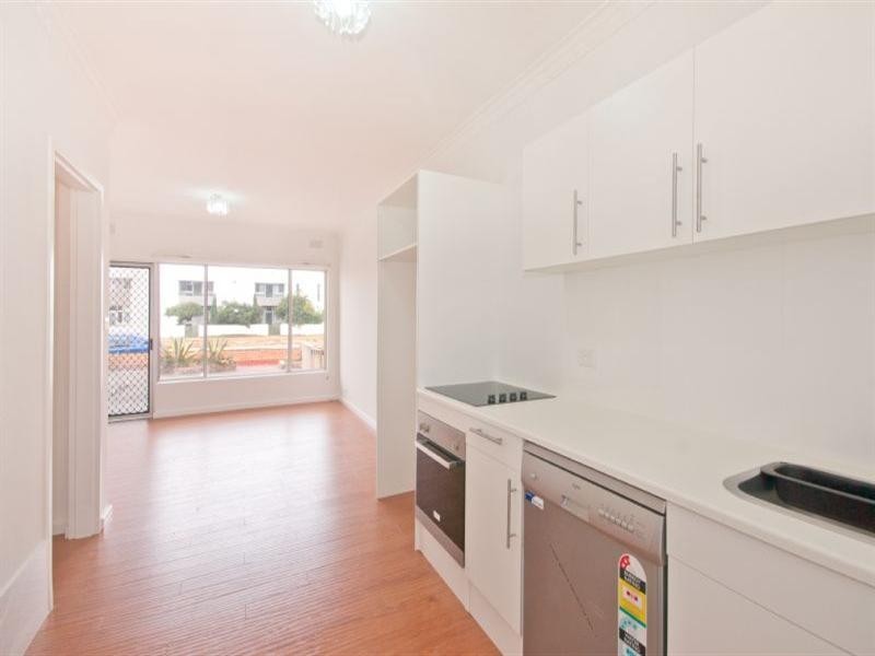 2/20 Seaview Road, West Beach SA 5024