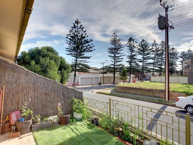2/156 Seaview Road, Henley Beach South SA 5022