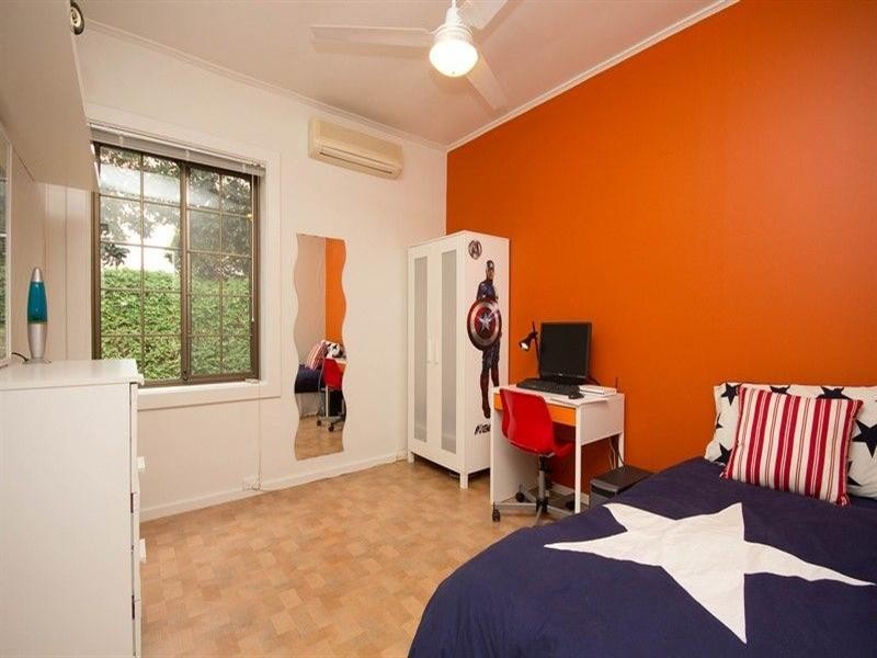 8 Neville Avenue, Clarence Gardens SA 5039