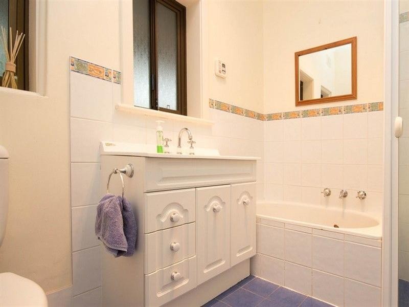 8 Neville Avenue, Clarence Gardens SA 5039