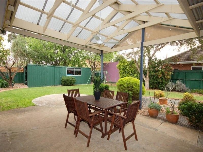 8 Neville Avenue, Clarence Gardens SA 5039