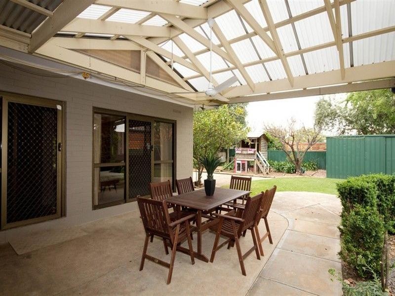 8 Neville Avenue, Clarence Gardens SA 5039