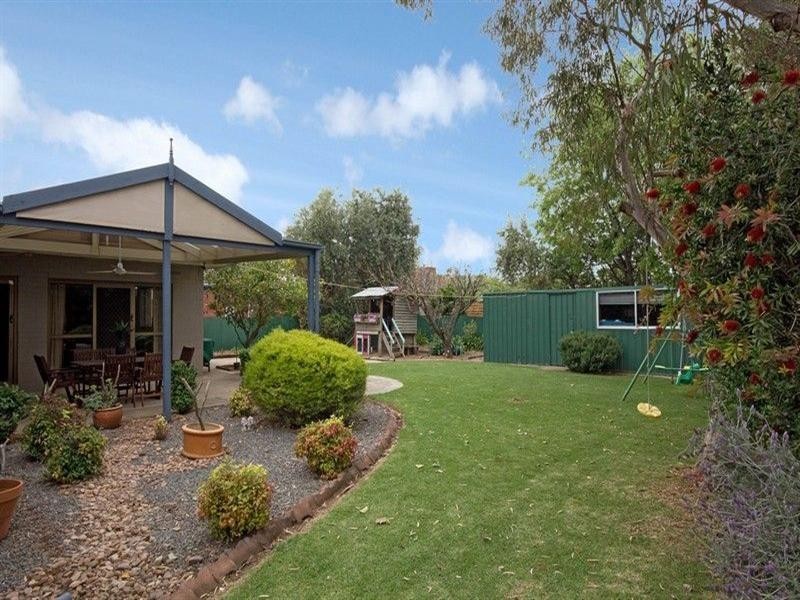 8 Neville Avenue, Clarence Gardens SA 5039