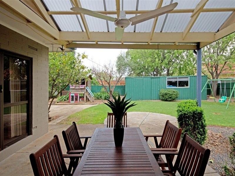 8 Neville Avenue, Clarence Gardens SA 5039
