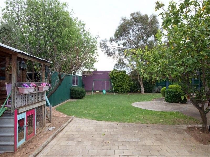 8 Neville Avenue, Clarence Gardens SA 5039