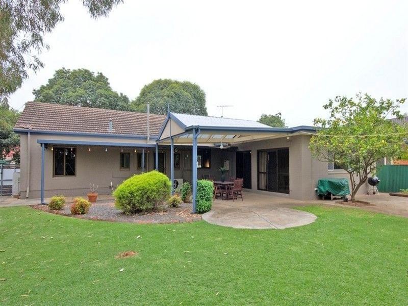 8 Neville Avenue, Clarence Gardens SA 5039