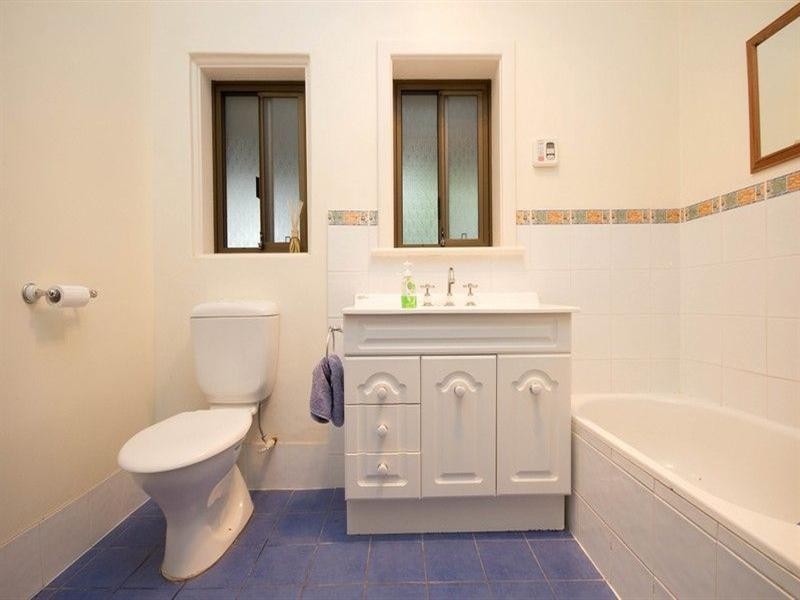 8 Neville Avenue, Clarence Gardens SA 5039