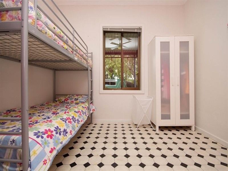 8 Neville Avenue, Clarence Gardens SA 5039