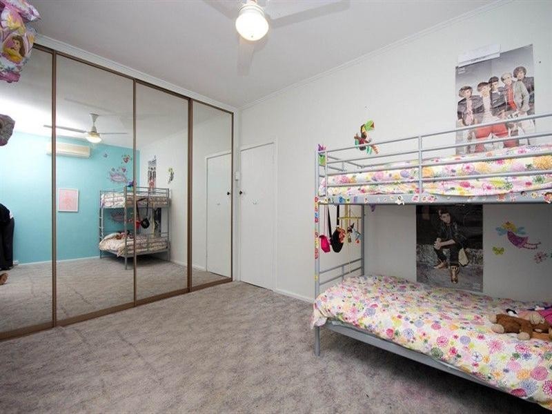 8 Neville Avenue, Clarence Gardens SA 5039