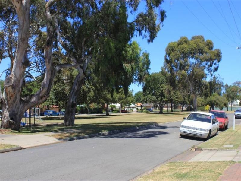 18A Yorktown Crescent, Henley Beach South SA 5022