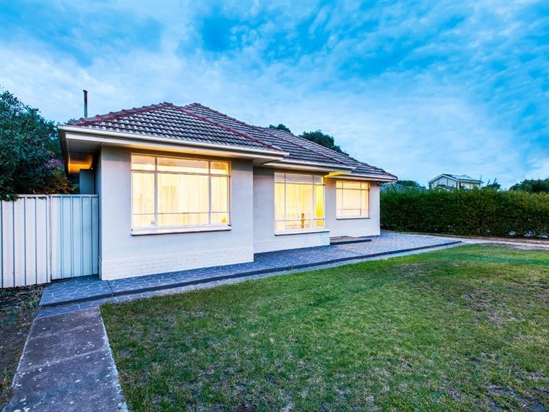 2 Mitton Avenue, Henley Beach SA 5022
