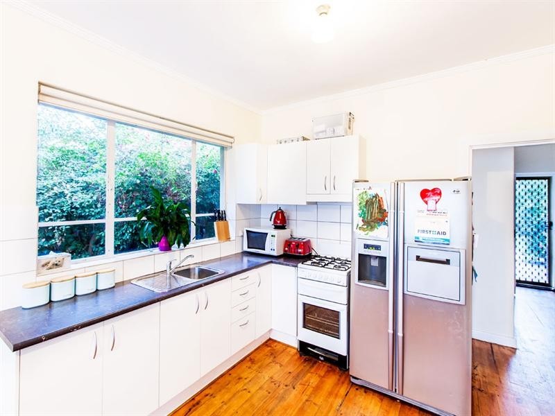 2 Mitton Avenue, Henley Beach SA 5022