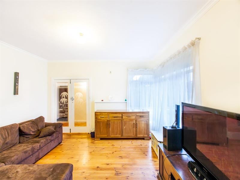 2 Mitton Avenue, Henley Beach SA 5022