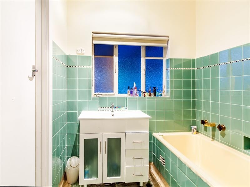 2 Mitton Avenue, Henley Beach SA 5022