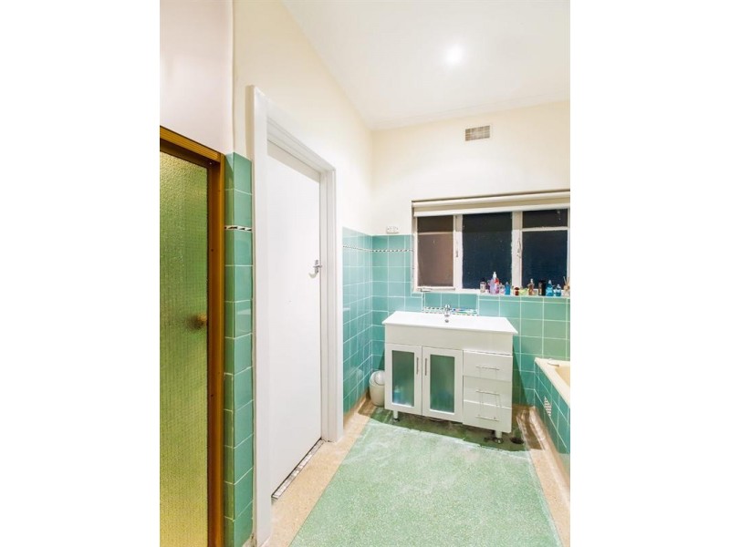 2 Mitton Avenue, Henley Beach SA 5022