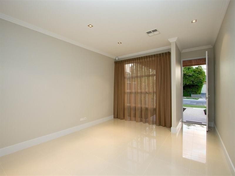 11 Madeline Crescent, Fulham Gardens SA 5024