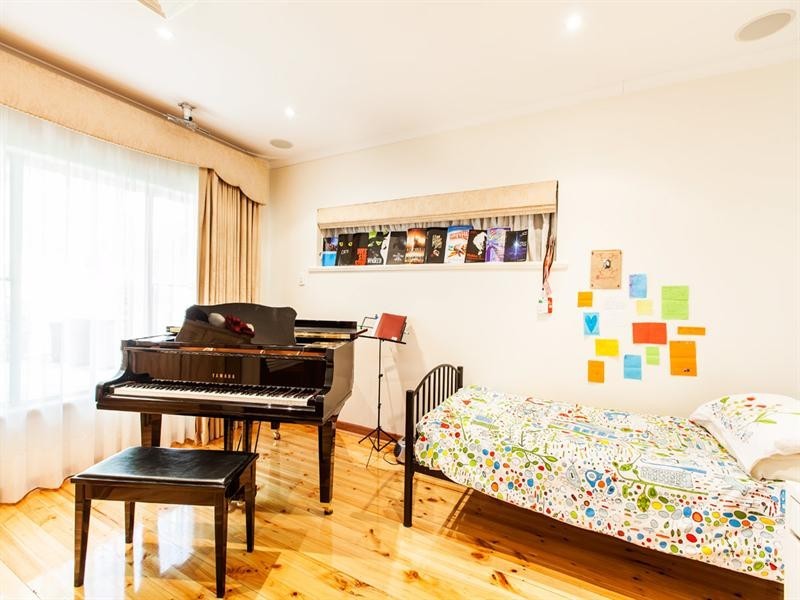 10 Harris Road, Vale Park SA 5081