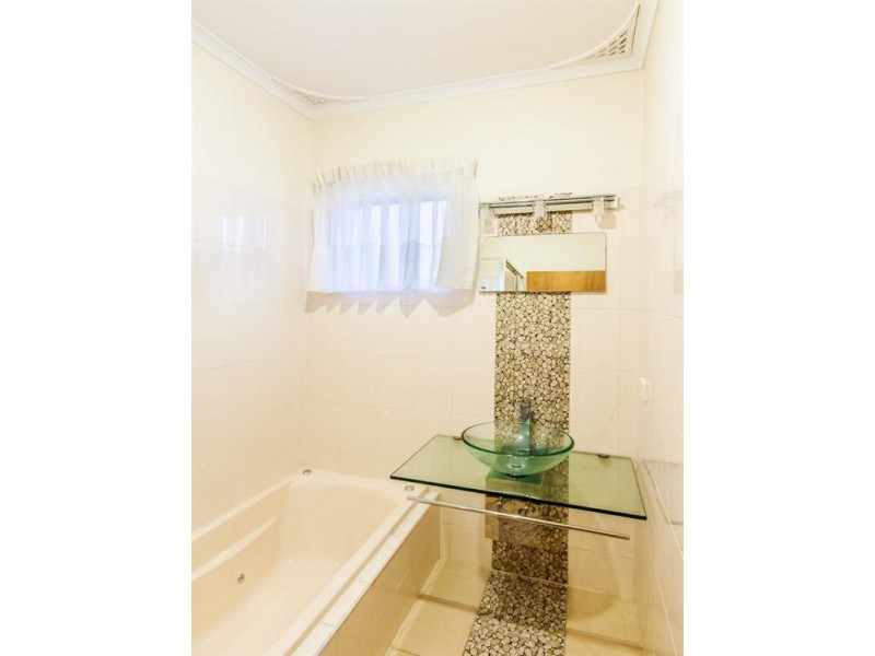 10 Harris Road, Vale Park SA 5081