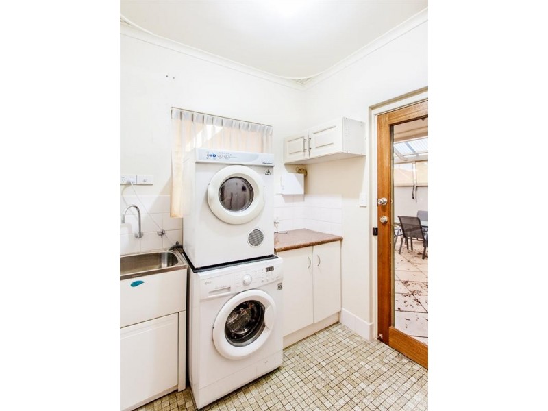 10 Harris Road, Vale Park SA 5081