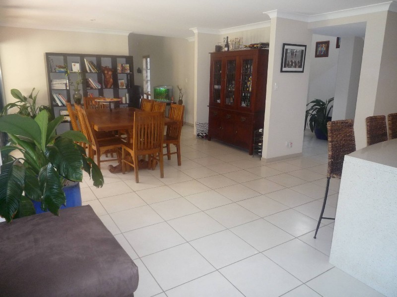 12 Eastbourne Chase, Arundel QLD 4214