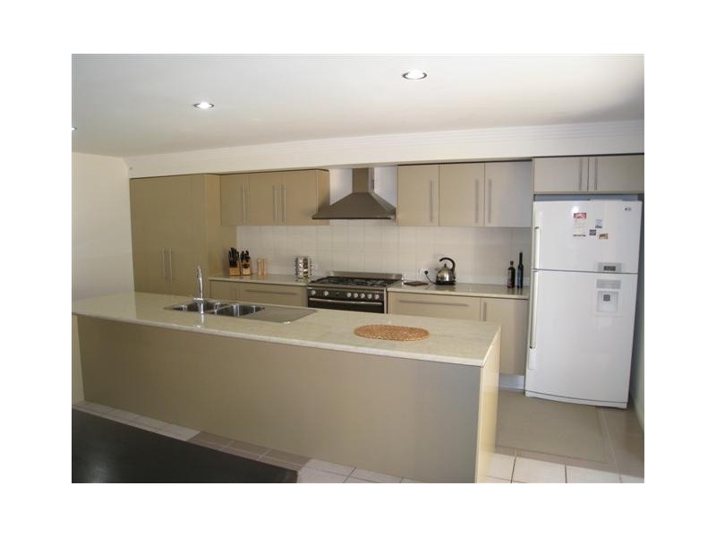 38 Desert Falls Crescent, Parkwood QLD 4214