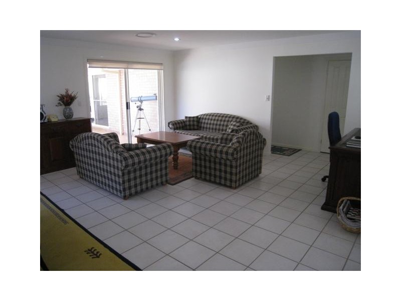 38 Desert Falls Crescent, Parkwood QLD 4214