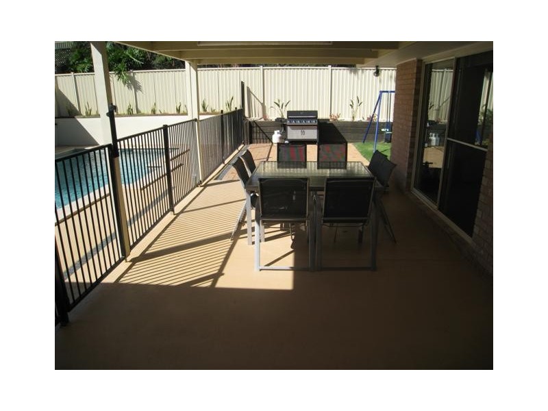 38 Desert Falls Crescent, Parkwood QLD 4214