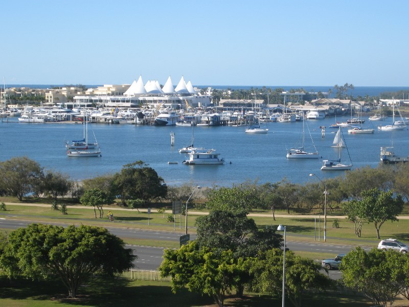 1 Como Cres, Shores, Southport QLD 4215