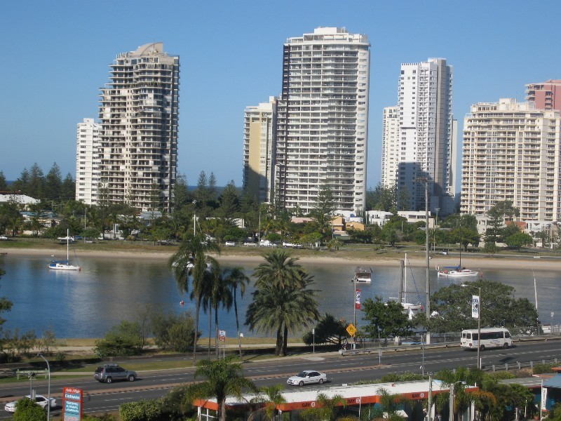 1 Como Cres, Shores, Southport QLD 4215