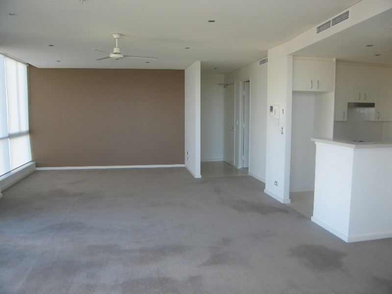 1 Como Cres, Shores, Southport QLD 4215