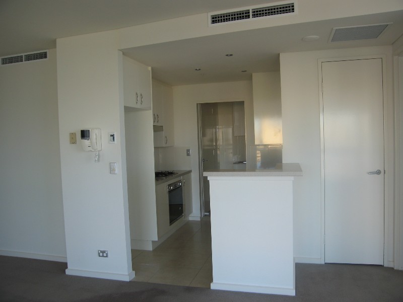 1 Como Cres, Shores, Southport QLD 4215