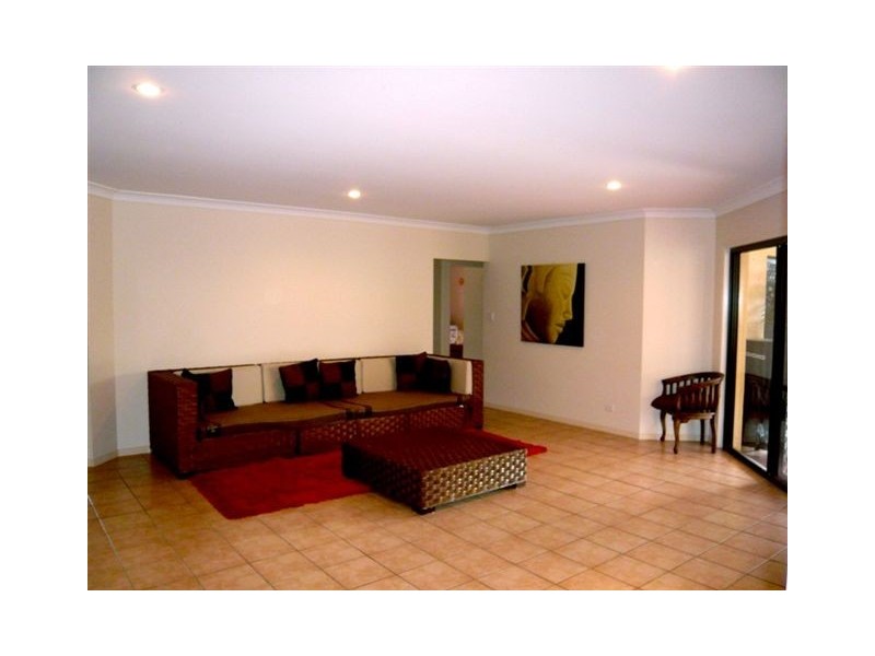 35 Maltravers Drive, Arundel QLD 4214