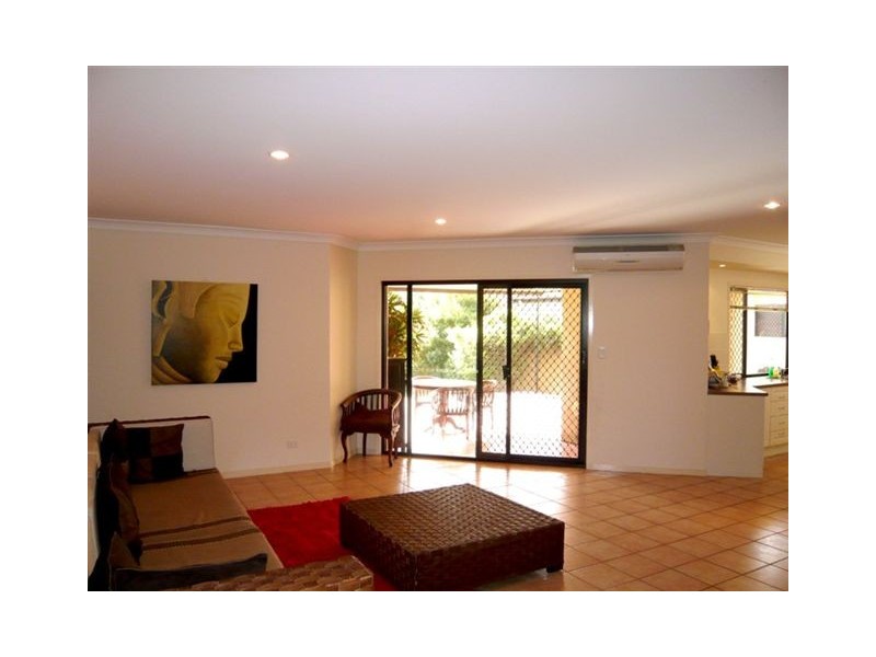 35 Maltravers Drive, Arundel QLD 4214