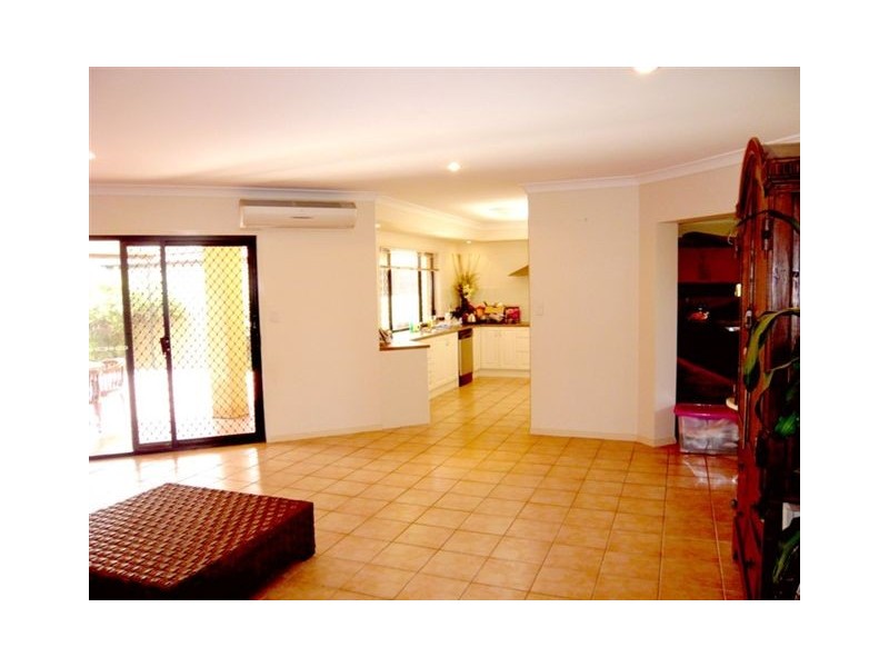 35 Maltravers Drive, Arundel QLD 4214