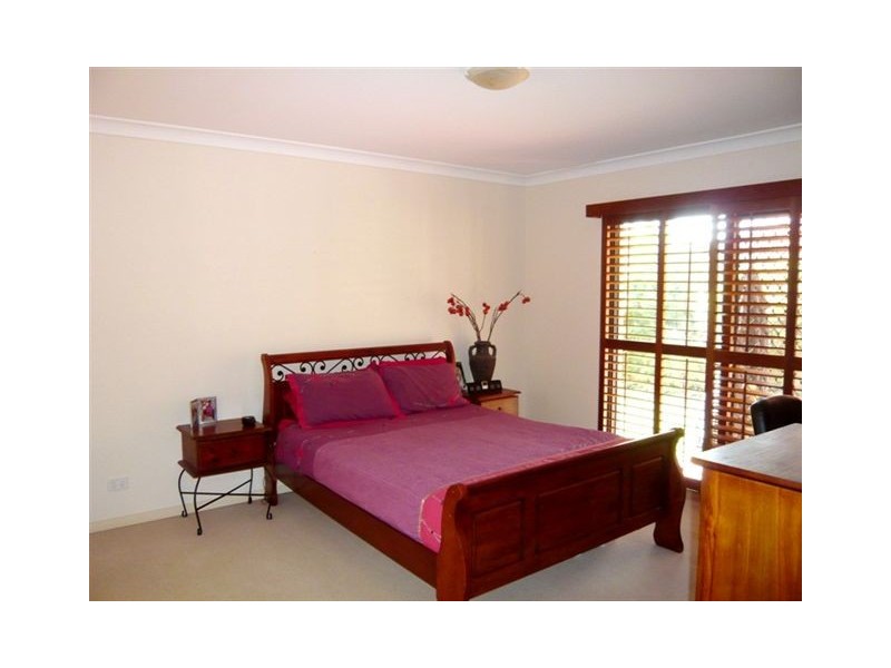 35 Maltravers Drive, Arundel QLD 4214