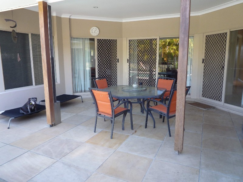 10 Blackfen Court, Arundel QLD 4214