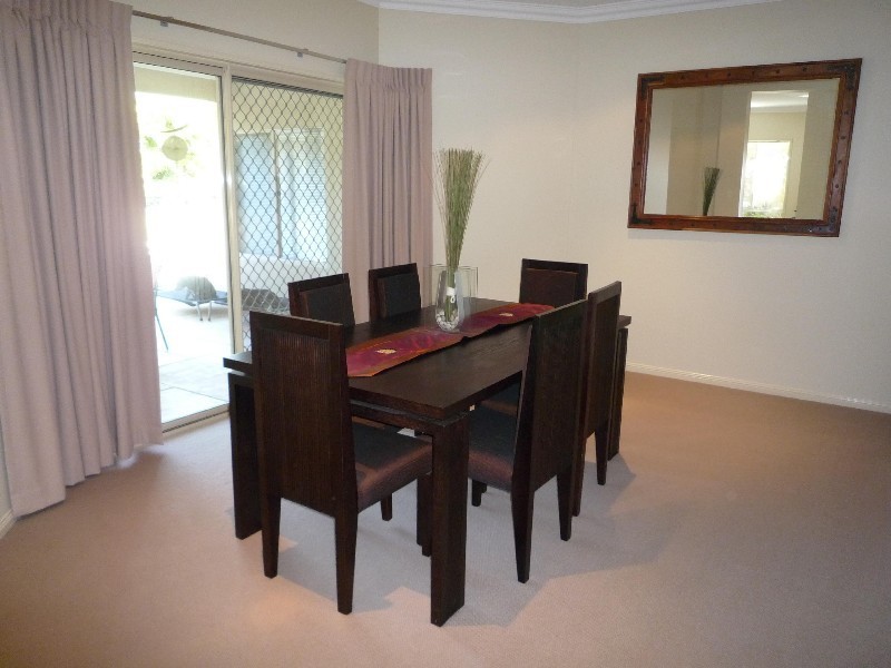 10 Blackfen Court, Arundel QLD 4214