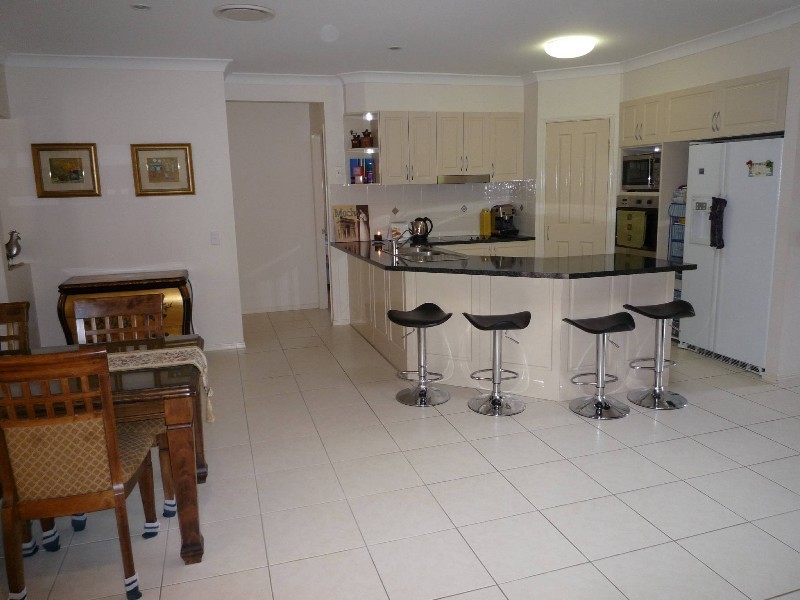 87 Arun Drive, Arundel QLD 4214