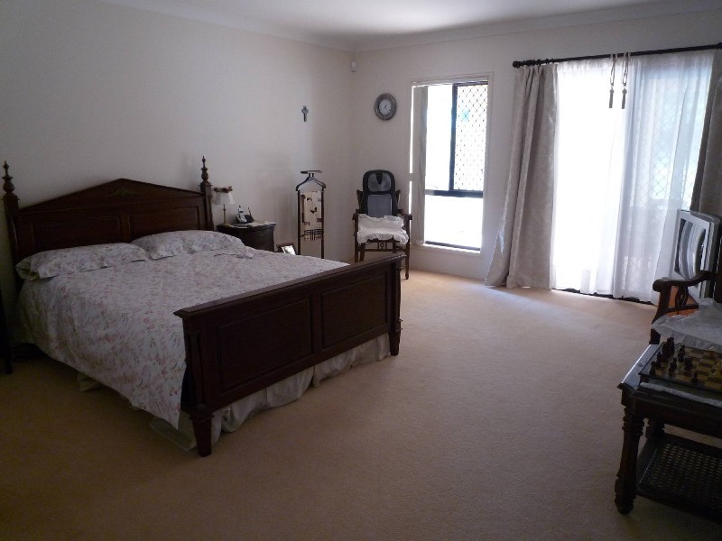 87 Arun Drive, Arundel QLD 4214