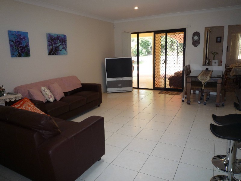 87 Arun Drive, Arundel QLD 4214