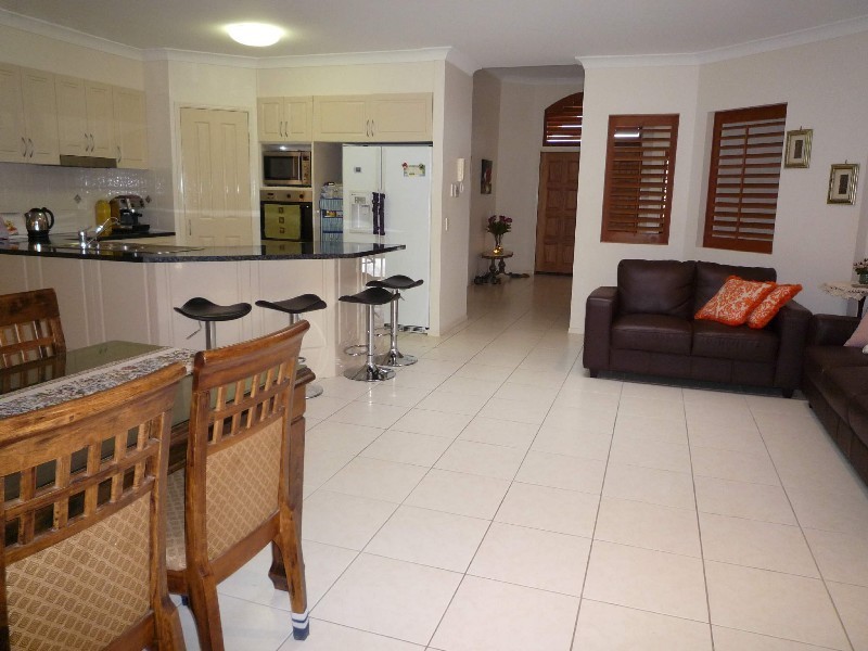 87 Arun Drive, Arundel QLD 4214