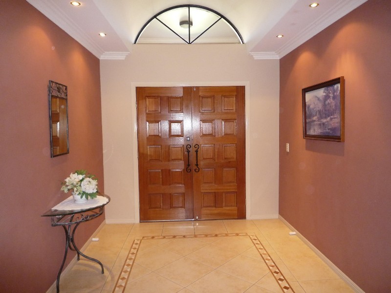 3 Midhurst Court, Arundel QLD 4214