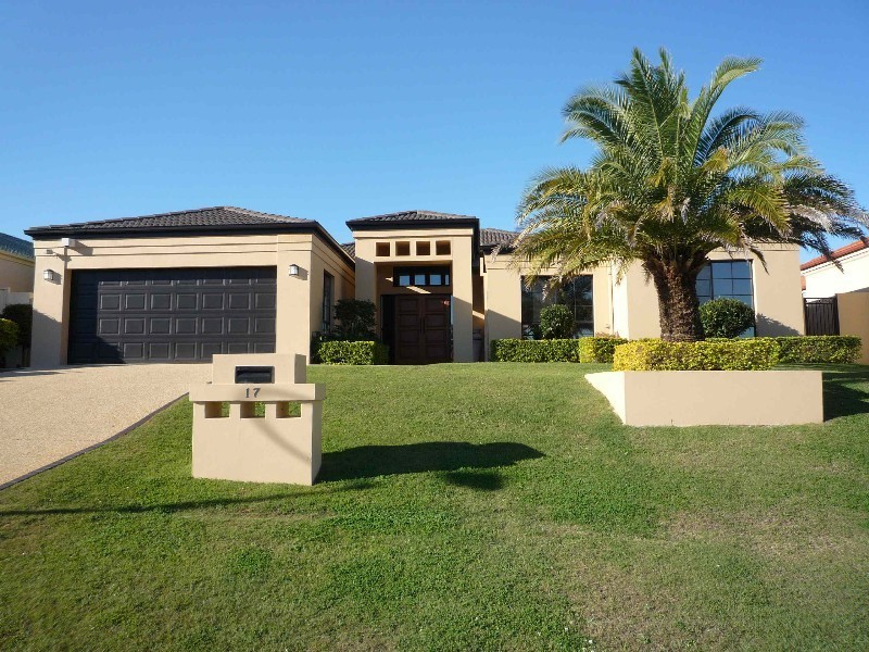17 Nottinghill Gate Drive, Arundel QLD 4214